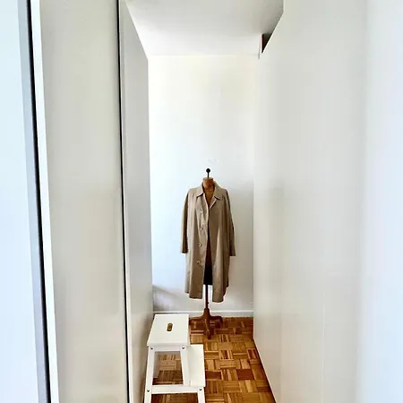 Charming Light-filled Near Station Anversa